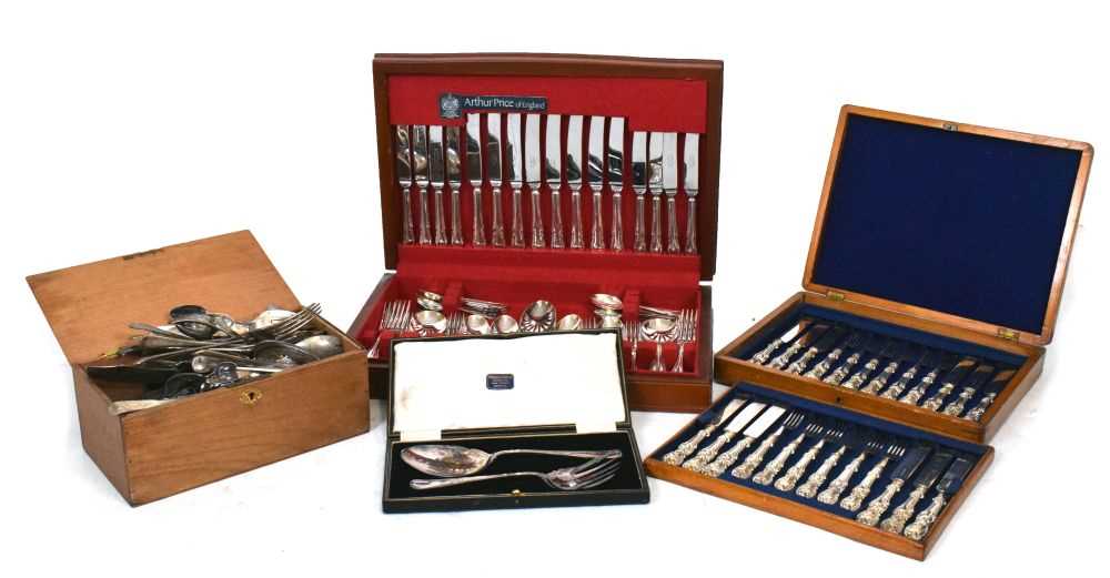 Lot 689 - Two cases of flatware, and loose plated ware