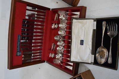 Lot 689 - Two cases of flatware, and loose plated ware