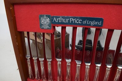 Lot 689 - Two cases of flatware, and loose plated ware