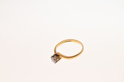 Lot 1 - Single stone diamond ring