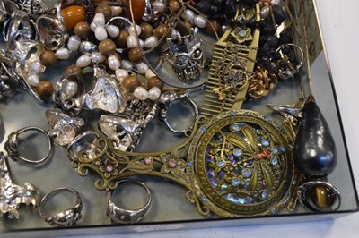 Lot 92 - Assorted quantity of costume jewellery