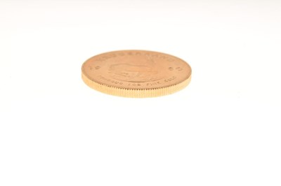 Lot 102 - South African 1oz fine gold Krugerrand coin, 1980