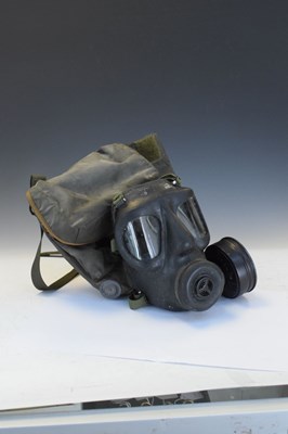 Lot 297 - S6 MKII British Army respirator (gas mask)