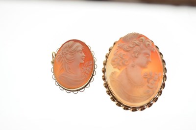 Lot 58 - Two 20th Century 9ct gold cameo brooches