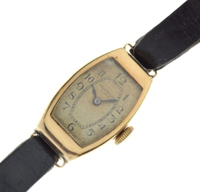 Lot 124 - Waltham USA - Small yellow metal gold wristwatch, stamped '375'
