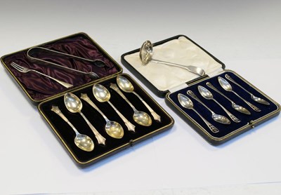 Lot 195 - Two cased sets of silver teaspoons