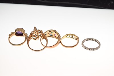 Lot 32 - Five assorted rings, 15.2g gross approx