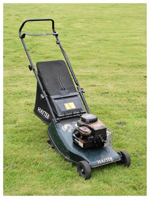 Lot 682 - Briggs Stratton 'Hayter' petrol mower