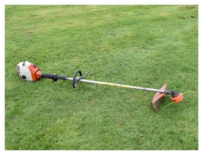 Lot 658 - Stihl FS44 petrol strimmer