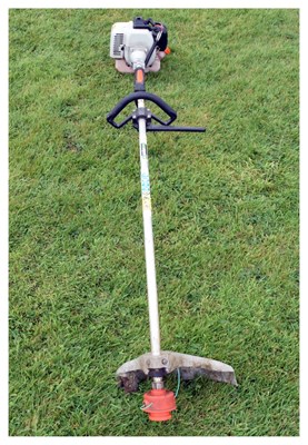 Lot 681 - Garden Care 5E-GC262CH petrol strimmer