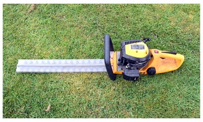 Lot 659 - JCB PD215424 petrol hedge trimmer