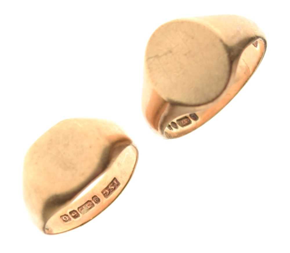 Lot 21 - Two 9ct gold signet rings