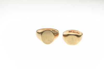 Lot 21 - Two 9ct gold signet rings