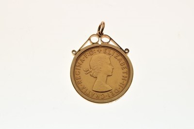 Lot 25 - Gold coin - Elizabeth II sovereign, 1965, in frame