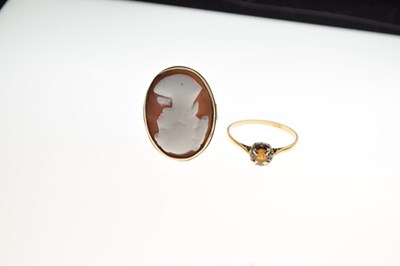Lot 29 - 9ct gold cameo set ring, together with an '18ct' topaz set ring