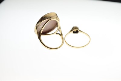 Lot 29 - 9ct gold cameo set ring, together with an '18ct' topaz set ring