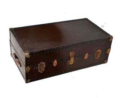 Lot 591 - Vintage shipping trunk