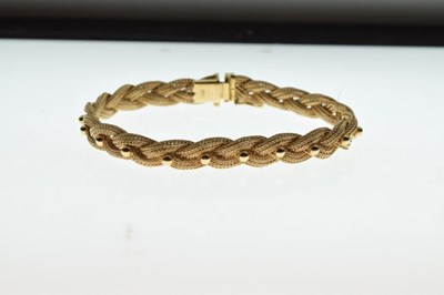 Lot 30 - Yellow metal (18ct/750) plaited bracelet
