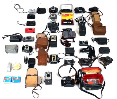 Lot 292 - Quantity of vintage cameras