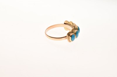 Lot 8 - Unmarked yellow metal and five-stone turquoise ring