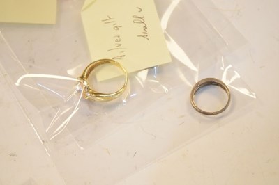 Lot 112 - Quantity of silver and white metal dress rings