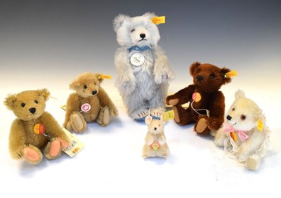 Lot 312 - Quantity of miniature Steiff bears