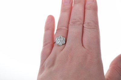Lot 11 - Seven stone diamond cluster ring