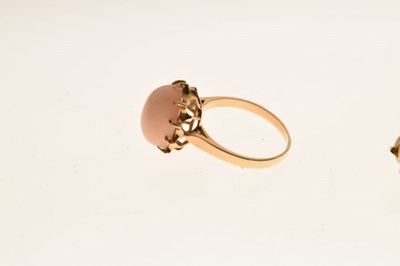 Lot 32 - Unmarked yellow metal ring set pale pink cabochon