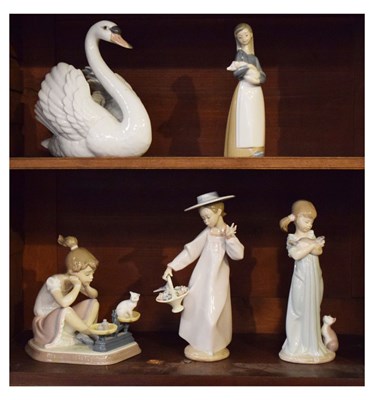 Lot 317 - Five Lladro porcelain figures