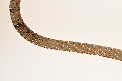 Lot 33 - 9ct gold yellow and white two-colour flexible necklace