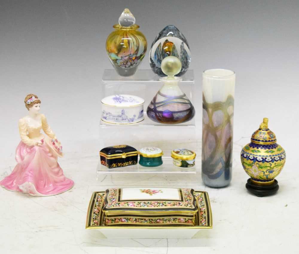 Lot 318 - Wedgwood 'Clio' pattern trinket box, art glass, etc