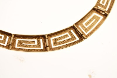 Lot 48 - Yellow metal Greek Key design collar. stamped '750'