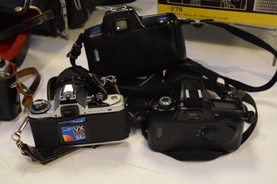 Lot 200 - Mixed quantity of cameras and lenses