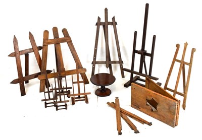 Lot 581 - Quantity of easels and miniature table