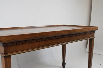 Lot 563 - Reproduction coffee table