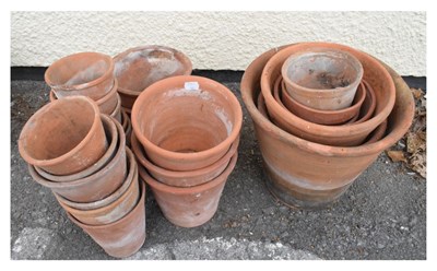 Lot 668 - Quantity of glazed and other plant pots