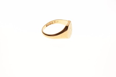 Lot 13 - 18ct gold signet ring