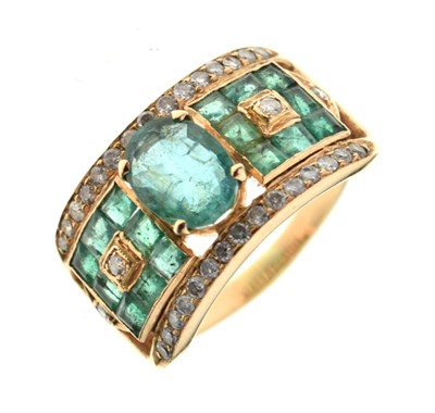 Lot 30 - Emerald and diamond dress ring