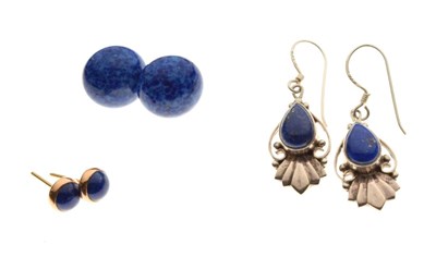 Lot 85 - Group of lapis lazuli-mounted jewellery