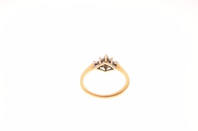 Lot 8 - 18ct gold and diamond cluster ring