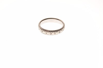 Lot 5 - Unmarked white metal floral engraved wedding band