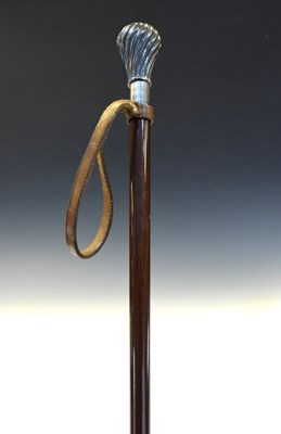 Lot 179 - Gentleman's walking cane having a silver wrythan bulbous top stamped '925'