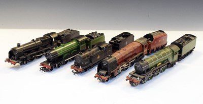 Lot 242 - Five 00 gauge railway trainset locomotives and tenders