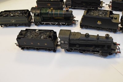 Lot 237 - Six 00 gauge railway trainset locomotives and tenders