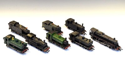 Lot 269 - Eight various branded 00 gauge railway trainset locomotives