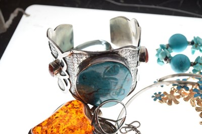 Lot 89 - Silver and turquoise bangle