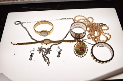 Lot 76 - Quantity of costume jewellery