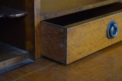 Lot 476 - Early 20th Century lady's satinwood 'bonheur du jour' writing desk