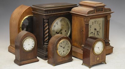 Lot 376 - Quantity of mainly 20th Century mantel clocks and cases