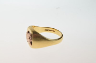 Lot 17 - 18ct gold signet ring